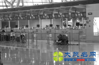 上海浦东机场发生爆燃事故 嫌疑男子随后割喉