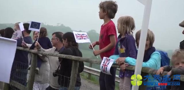 英国农民用赛猪预测脱欧公投结果 你猜脱不脱……