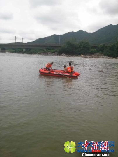 广东5名驴友登山遇山洪 3人死亡1人仍失踪
