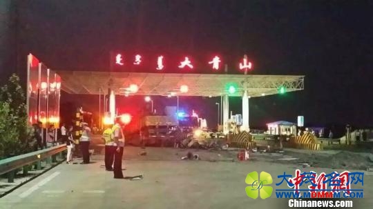 呼和浩特吊车失控连撞16车：死亡人数增至5人