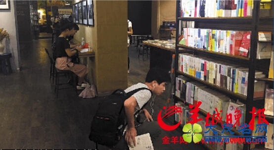 珠海24小时书店开店满半个月每天都有人熬通宵看书