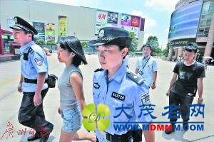 广州美女钢琴老师欠7000元 宁可被带走也不找父母