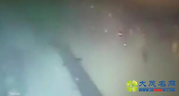 土耳其英雄警察持枪接近袭击者 几秒后歹徒自爆 