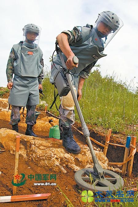 驻黎巴嫩中国维和部队10年排雷近万枚 零伤亡零事故
