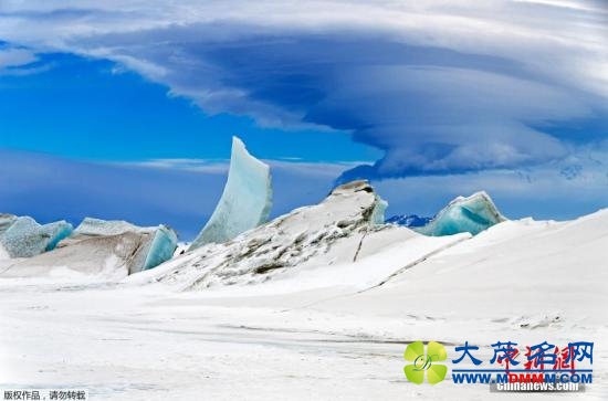 2013年11月24日，南极洲迪斯卡弗里火山上空拍摄的照片。