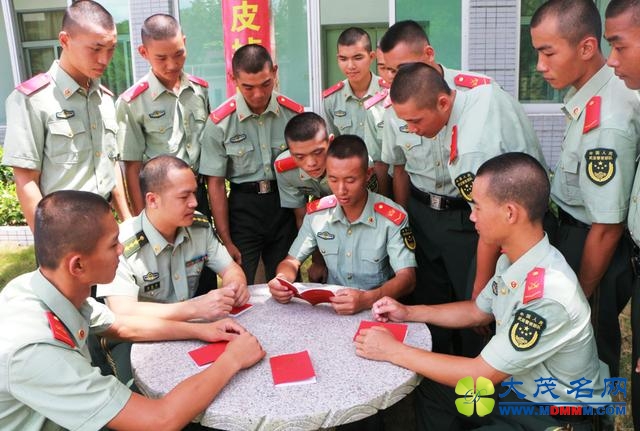特区武警多措并举提高党员思想境界