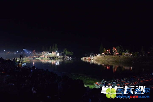 湖南华容新华垸溃口成功合龙(图)