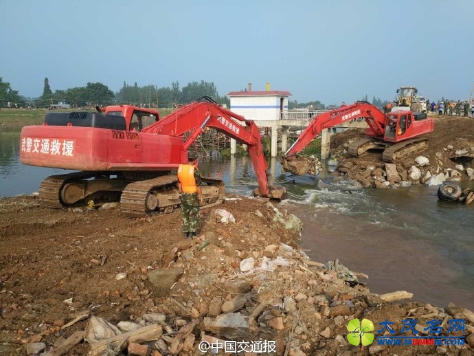 湖南华容新华垸溃口成功合龙(图)