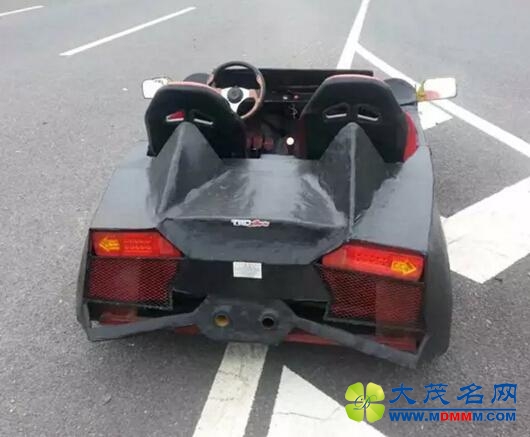 珠海一迷你“保时捷”欲开上高速被拦下