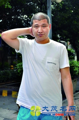 超级网红月入七八十万 自称无颜值无文化压力大（图）