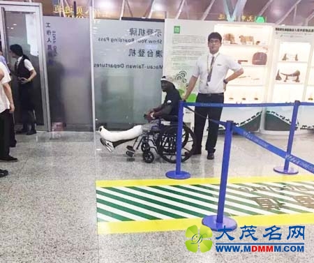 登巴巴赴卡塔尔进行康复治疗 申花球迷深夜送行