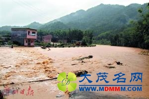 河源龙川8个乡镇洪灾严重 一孩童暴雨中失踪