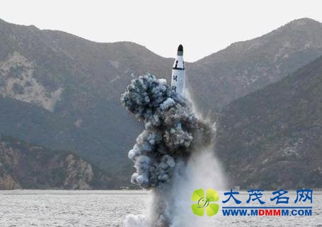 图为朝鲜2016年4月份试射潜射导弹现场照