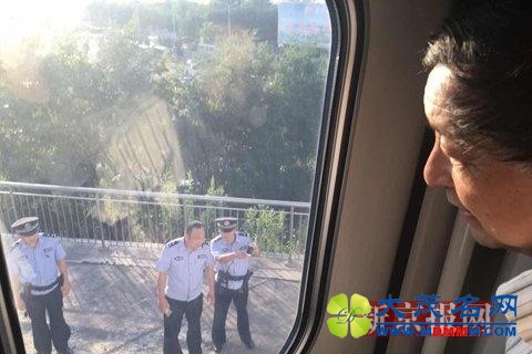 南宁开往北京高铁突发故障 乘客临时换车(图)