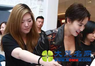 组团虐狗！刘烨新片上映妻儿助阵 全家花式秀恩爱