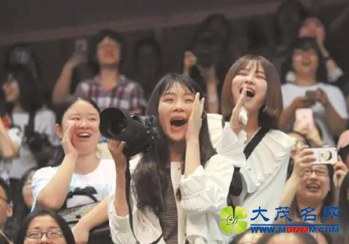 张继科连赢两场比赛状态好 迷妹云集呐喊花样百出