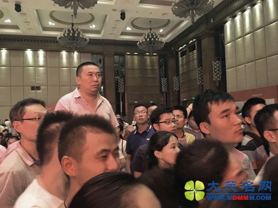 中青报：高房价挤压小微企业 偷走青年的饭碗