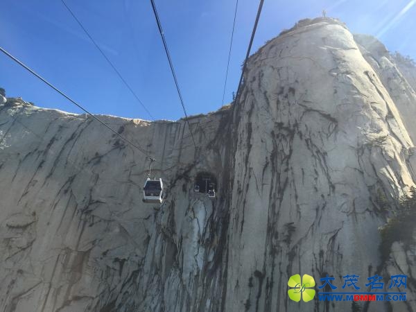 华山突发大风 索道停运致大批旅客深夜滞留山顶