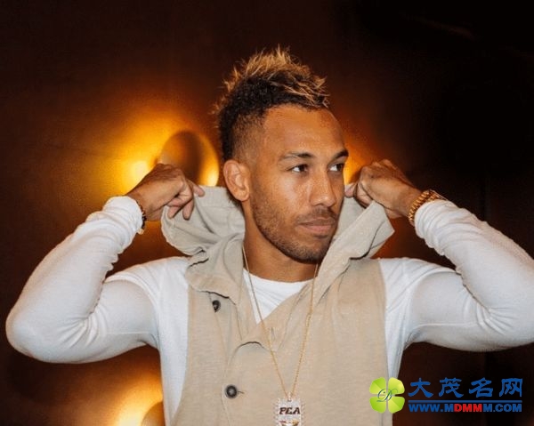高级黑:智障湖人!全明星就打3分钟？ 国足抢3分