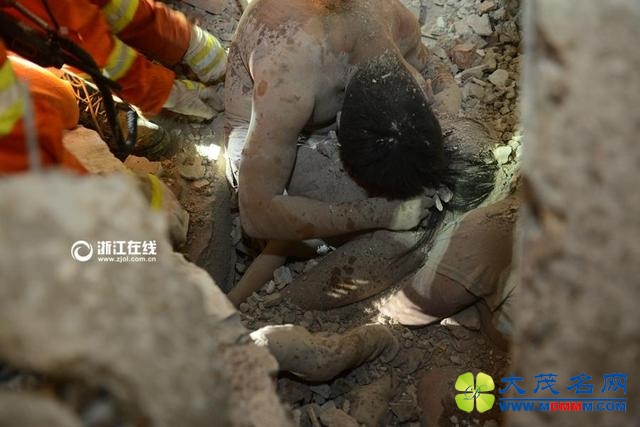 温州房屋倒塌：父母用身体支撑身亡 女儿获救