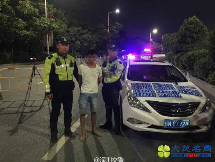 深圳一司机路遇查车 塞交警两叠钞票拔腿就跑（图）