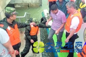 台风来势汹汹 湛江边防进出20趟救出148渔民