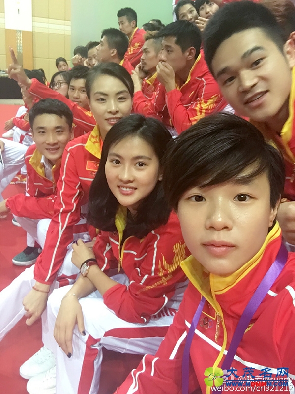 23岁奥运五金王退役了，她后背的膏药像打满补丁
