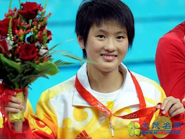 23岁奥运五金王退役了，她后背的膏药像打满补丁