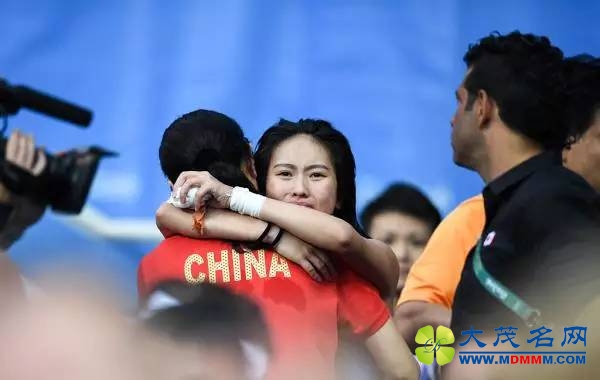 23岁奥运五金王退役了，她后背的膏药像打满补丁