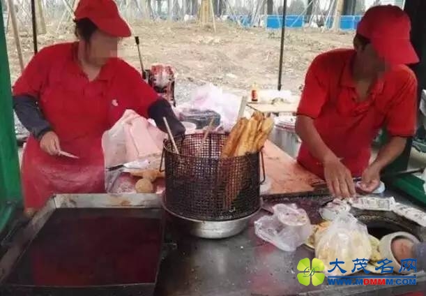 大叔卖油条月入两万 去年买房昨天又买两辆SUV 