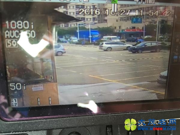 东莞男子追砸运钞车被击毙：目击者称死者曾被剐蹭