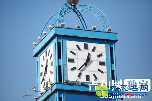长春赛得大桥四面钟“停摆” 时间定格12时38分