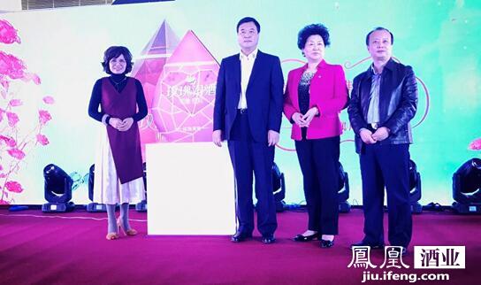 向女性致敬：汾酒献上女性专属用酒“玫瑰汾酒?初香1904”
