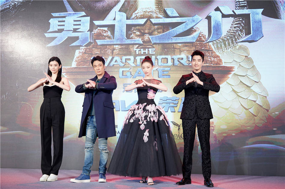 《勇士之门》首映 倪妮英文好被赵又廷喊前辈！