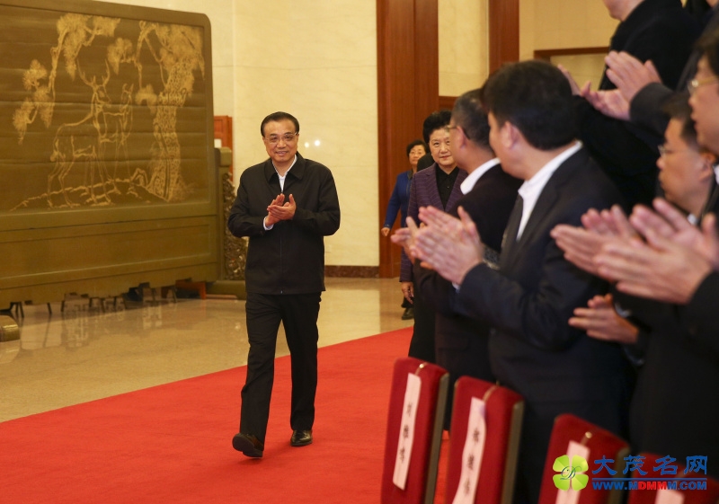 李克强：让尊重和关爱妇女儿童成为公民素养和社会风尚