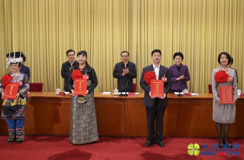 李克强：让尊重和关爱妇女儿童成为公民素养和社会风尚