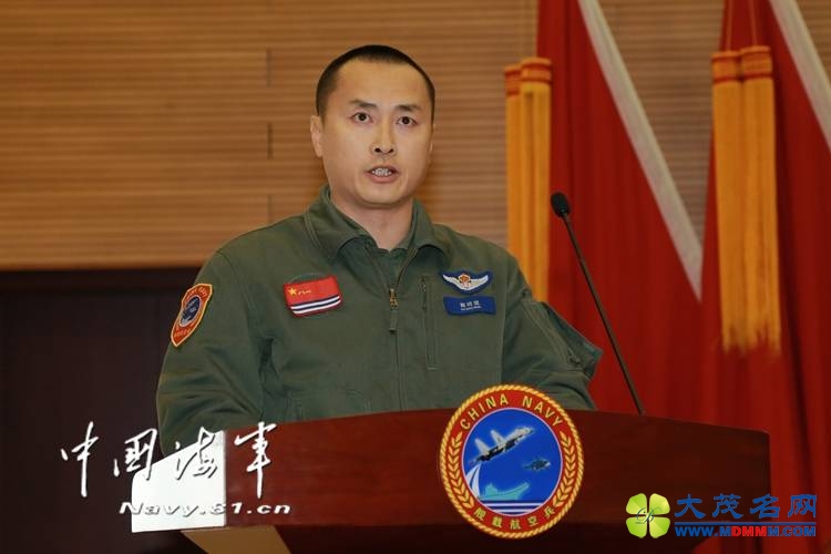 中国第20架歼-15亮相 37名舰载机飞行员够一个团