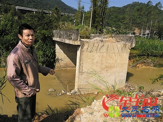 通往农场桥梁遭人破坏
