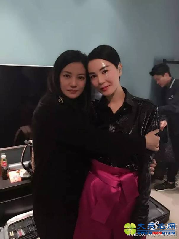 王菲演唱会大咖云集观众刷屏，却心疼坏了一大票粉丝
