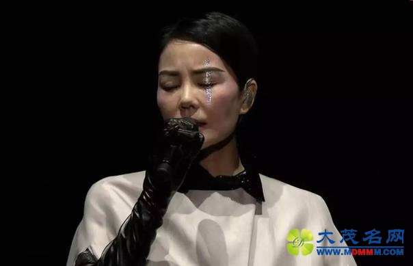 王菲演唱会大咖云集观众刷屏，却心疼坏了一大票粉丝