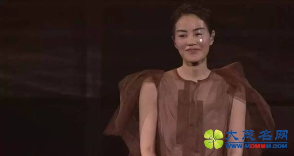 王菲演唱会大咖云集观众刷屏，却心疼坏了一大票粉丝
