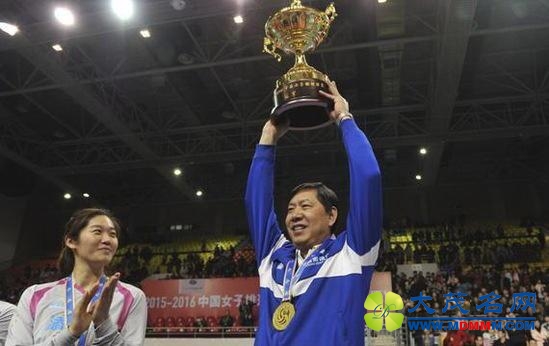 执教女排联赛冠军数远超郎平，却因训练方法落后被炮轰