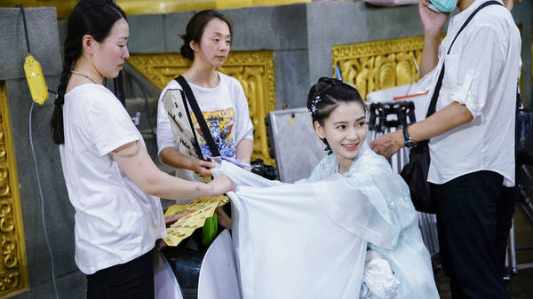 Ϸ Angelababy·޾ҵ
