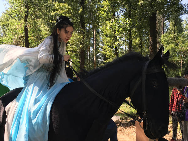 Ϸ Angelababy·޾ҵ