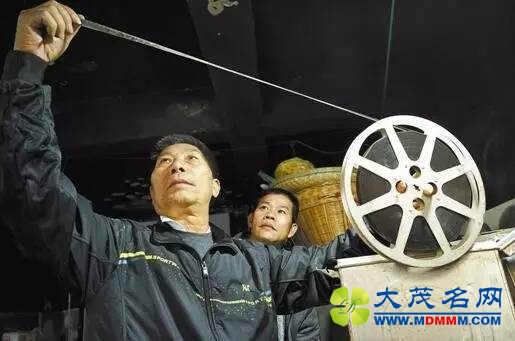 广西农民义务放电影10年被叫停 当地领导登门协商