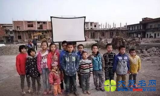 广西农民义务放电影10年被叫停 当地领导登门协商