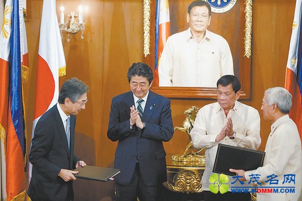 安倍访菲律宾送一万亿日元 借机大谈南海