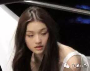 林允前脚说自己单身，后脚就爬上了冯绍峰的巨轮！