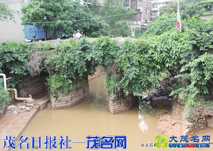 125d20ffa3bf0e0a1203bed96540e23c.jpg